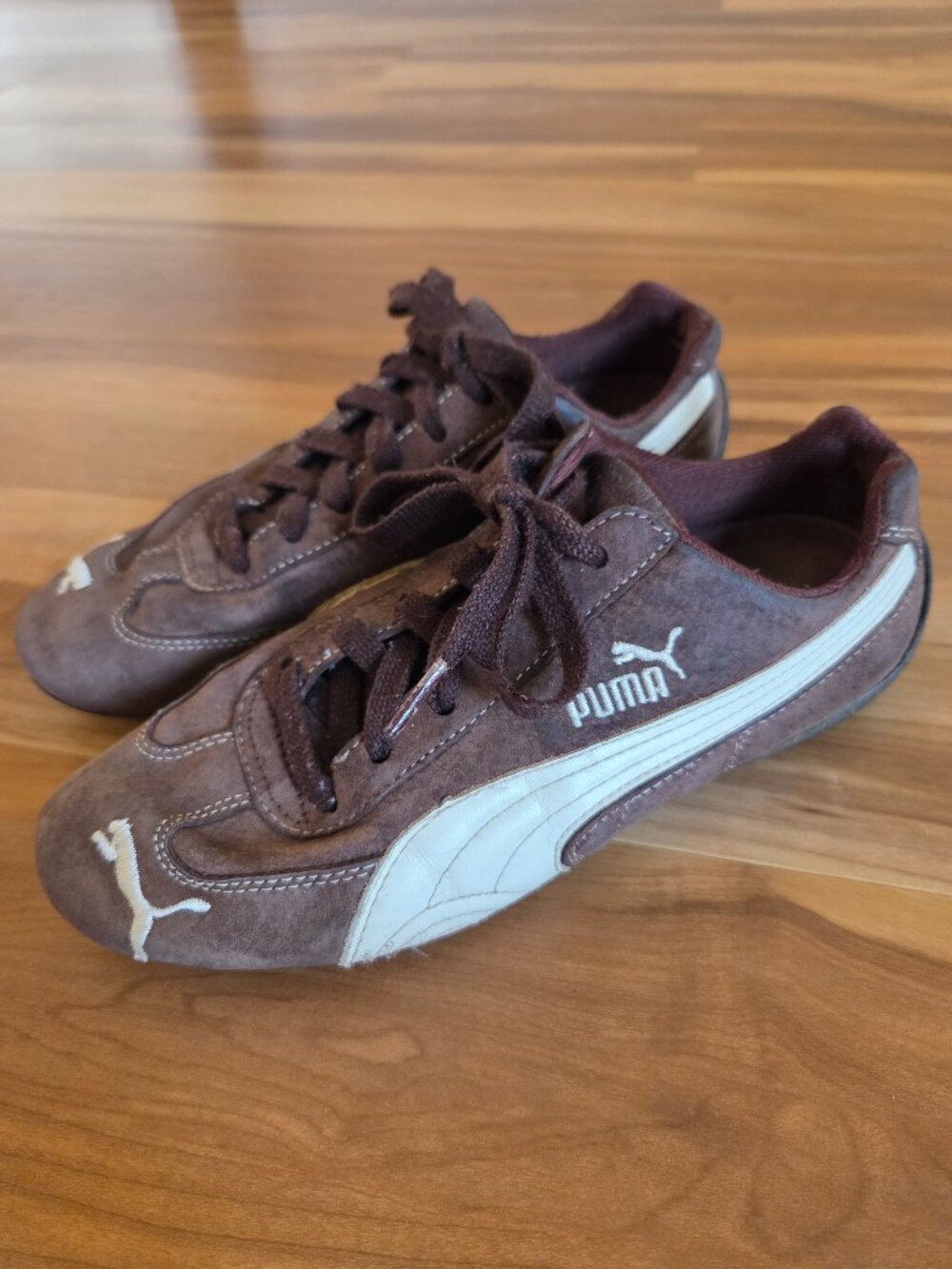 Vintage Y2K Brown and Cream Puma Sneakers Size 7.5